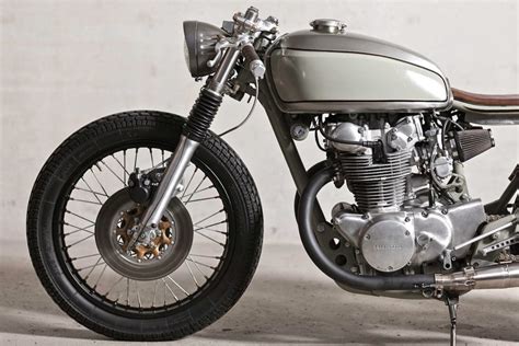 Vagabund moto, a duo consisting of designer paul brauchart and mechanical engineer philipp rabl, showcase their latest work in this custom 1972 honda cb450 k5 cafe racer. Custom 1972 Honda CB450 K5 Cafe Racer