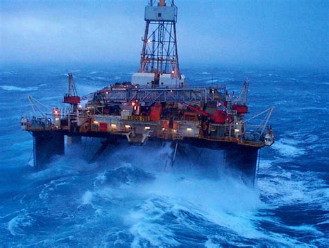 Как происходит бурение нефтяных скважин в море 80 фото