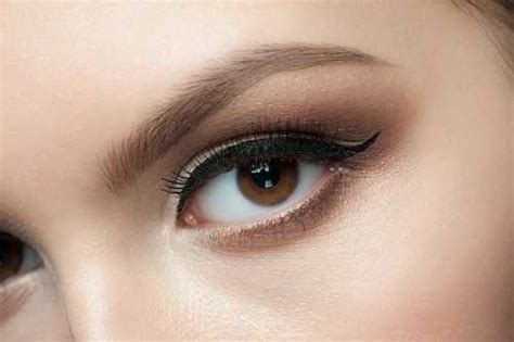 The winged eyeliner gives a wild dramatic look. 8. You should only use eyeliner on your top lid - 10 Beauty Rules to Break