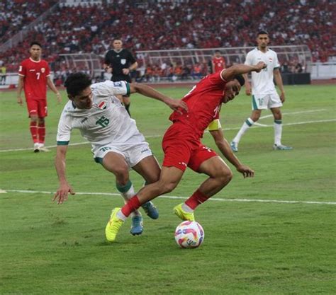 FOTO Momen Timnas Indonesia Dipermalukan Irak 2 0 Diwarnai Kartu