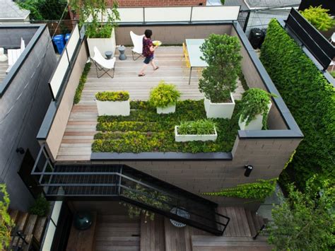 Designing a luxury rooftop terrace. garden flooring | http://lomets.com