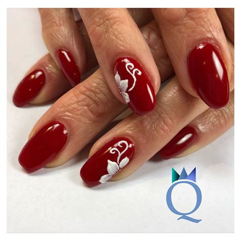 Rote nägel mit nageldesign muster. Muster Gelnägel Rot