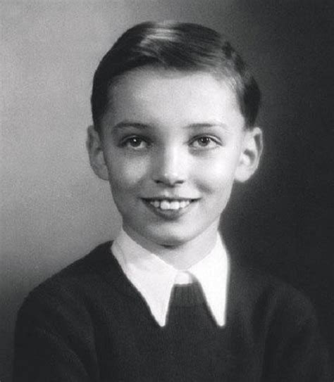 Czech singer, actor, and painter who is often referred to as the golden voice of prague and the sinatra of the east. en.wikipedia.org Karel Gott: biografia, życie osobiste i rodzina, piosenki ...