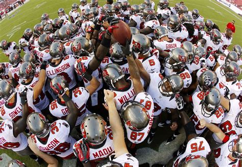 Tampa bay buccaneers at raymond james stadium. Tampa Bay Bucs Win Their First Game of the Season