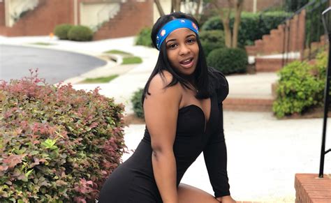 Reginae Carter Flaunts Her Beach Body Saying She Needs Another Vacay