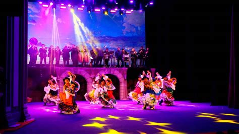 Brilla El Folclor Y La Banda Sinaloense En El Teatro Ángela Peralta