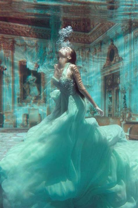 Regal Underwater Portraits In 2020 Dress Fashion Photography Fashion