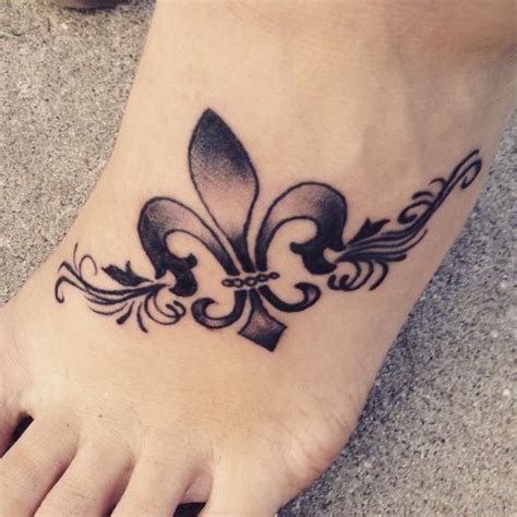 43 Fleur De Lis Tattoos With Symbolic Meanings And Representations Tattooswin Tulip Tattoo