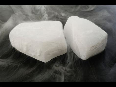 HOW TO MAKE DRY ICE AT HOME (THE EASIEST WAY) 