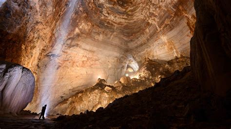 Chinas Miao Room Is Considered The Worlds Second Largest Cave Chamber