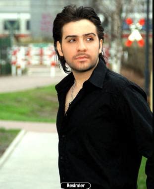 İsmail yk'nın kardeşlerinin isimleri zeynep, hasan, mustafa ve hüseyin'dir. İsmail YK: İsmail YK Resimleri