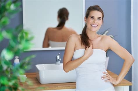 Premium Photo Adult Brunette Woman In The Bathroom