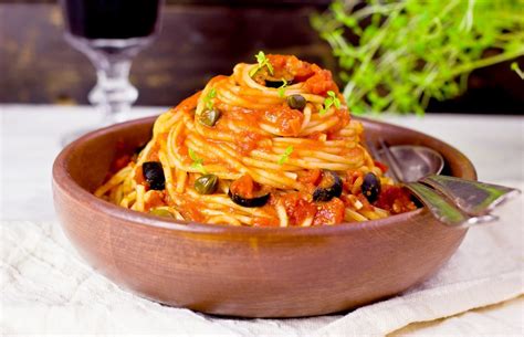 Spaghetti Alla Puttanesca From The 13 Healthiest Things To Eat At An
