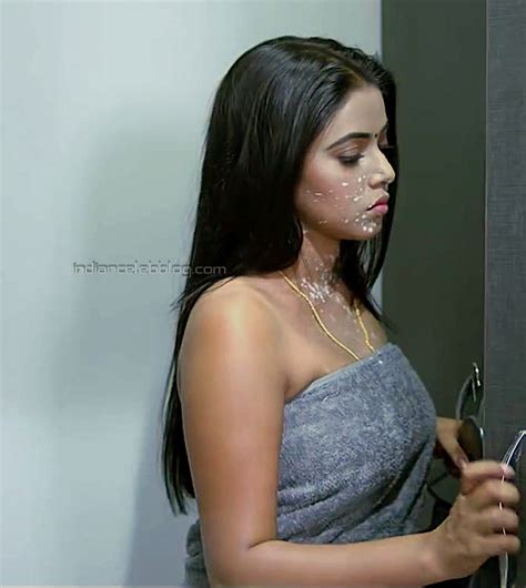 Poorna Shamna Telugu Actress Hot Sexy Saree Navel Show Pics Hd Movie Caps