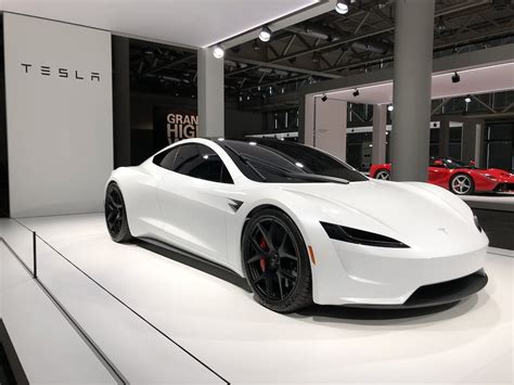 Erste Bilder Tesla Zeigt Sein Neues Supersport Auto Erstmals In Der