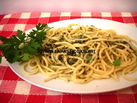 Mit dem pecorino separat servieren. Spaghetti aglio e olio alla Palermitana - La Pasticciona
