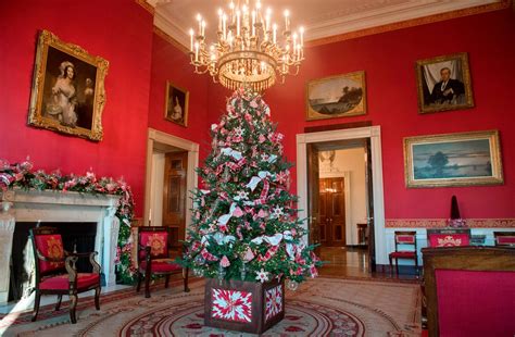 The White House Holiday Decorations Include A 300 Pound Gingerbread