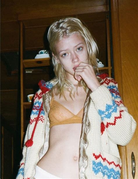 Nackt Sophia Brennan 