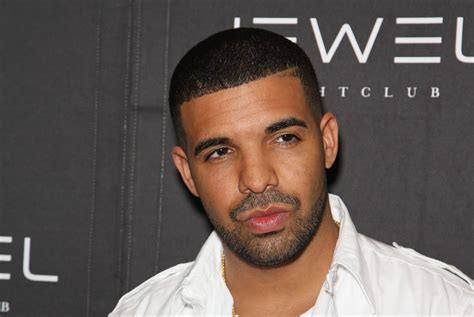 Rapper Drake Donates 50k Towards College Students Tuition Hellobeautiful