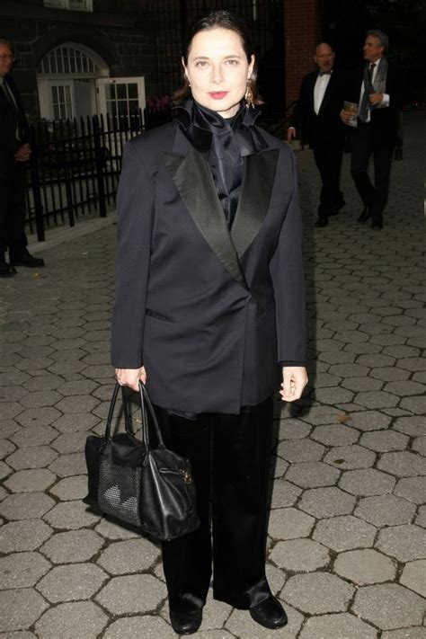 Has Isabella Rossellini S Style Always Been This Badass Huffpost