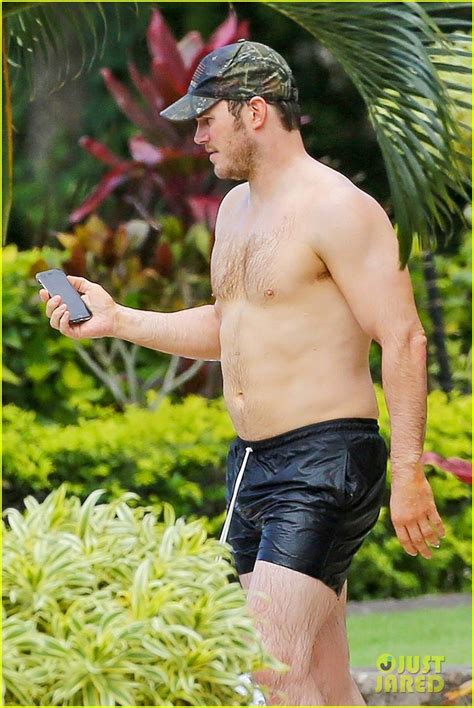 Chris Pratt Goes Shirtless Shows Off His Hot Body In Hawaii Photo