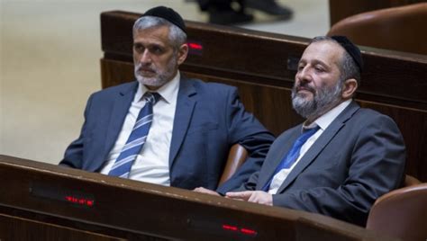 אחוז החסימה עומד כיום על 3.25% מכלל הקולות הכשרים, דבר המקשה על מפלגות קטנות או בינוניות שאינן מצליחות בסקרים להיכנס לכנסת. סקר חדש: ש"ס מתחת לאחוז החסימה הבית היהודי ממשיכה לדשדש - כיפה