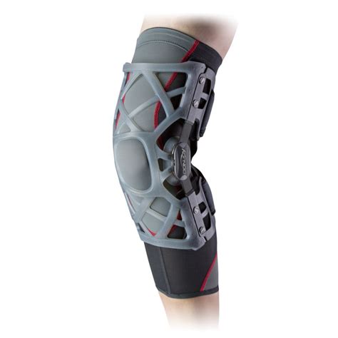 The donjoy reaction web knee brace is a responsive, webbed approach to knee pain that gives you a distinct alternative to the basic knee sleeve. Best Knee Braces for Water Sports | Health and Care