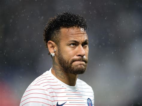 Sau những đồn đoán về việc liệu neymar có chuyển từ dòng puma king sang puma future z thế hệ mới hay không, thì hôm nay chúng ta đã chính thức được biết. Ballon d'Or 2019: France Football reveal reasons why Neymar was left off shortlist | The Independent