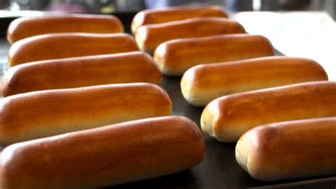Waarbij 'worstenbrood' dan uiteraard staat voor brabants en bourgondisch 😉 ik moet … had jij al eens gehoord over brabantse wijn? De ware reden achter het Brabantse worstenbroodje - BHIC
