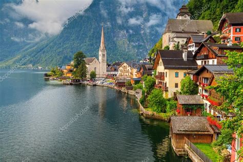 Beautiful Historic Village With Alpine Lakehallstattsalzkammergut