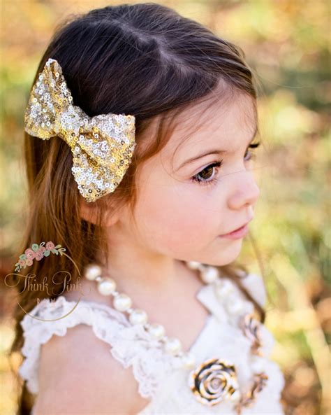 Choose from hair bows with streaming ribbons, double ribbon effects, sequins, rhinestones, glitter, holographic, animal print, and so much more. Hot Pink Hair Bow_CHOOSE COLOR_Hair BowsBaby Hair ClipsRed