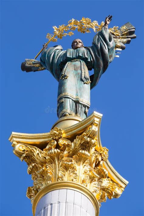 Μνημείο ανεξαρτησίας στο Κίεβο Ουκρανία Αυτό είναι ένα άγαλμα ενός αγγέλου φιαγμένο από χαλκό