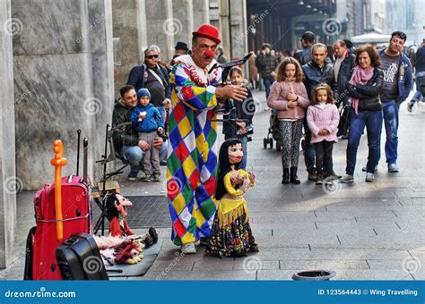 Street Performer Editorial Stock Photo Image Of Performers 123564443