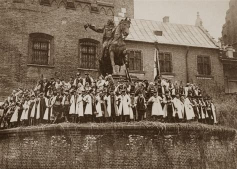 Głębokości 3m, w tym 1,5m wykopu i 1,5m nasypu. Bieżanów w fotografii - Towarzystwo Przyjaciół Bieżanowa