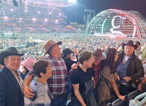 Dublin Or Lower Broadway Thousands Of Garth Brooks Fans Celebrate His