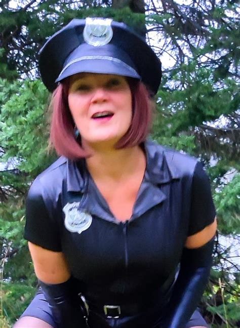 Milfs In Leather On Twitter Hot Cop Madamesylwia250 Needs Help With