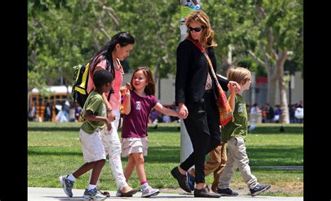 Vidéo Julia Roberts Emmène Son Fils Henry âgé De 5 Ans Et Des Amis