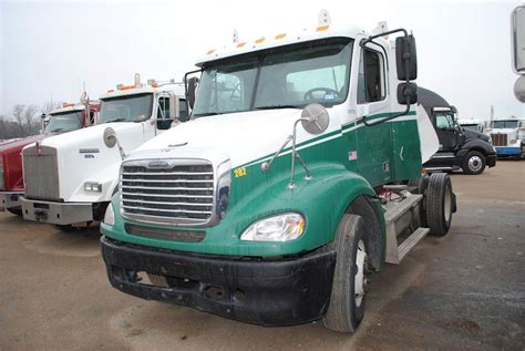 2007 Freightliner Columbia 112 Single Axle Day Cab Truck Caterpillar