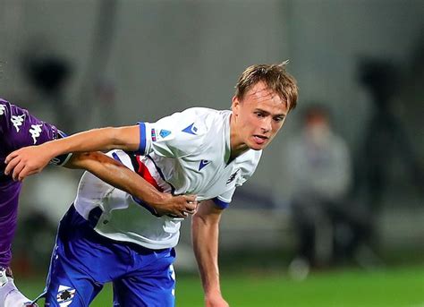 His potential is 84 and his position is lm. Chi è Mikkel Damsgaard: il giovane talento della Sampdoria ...