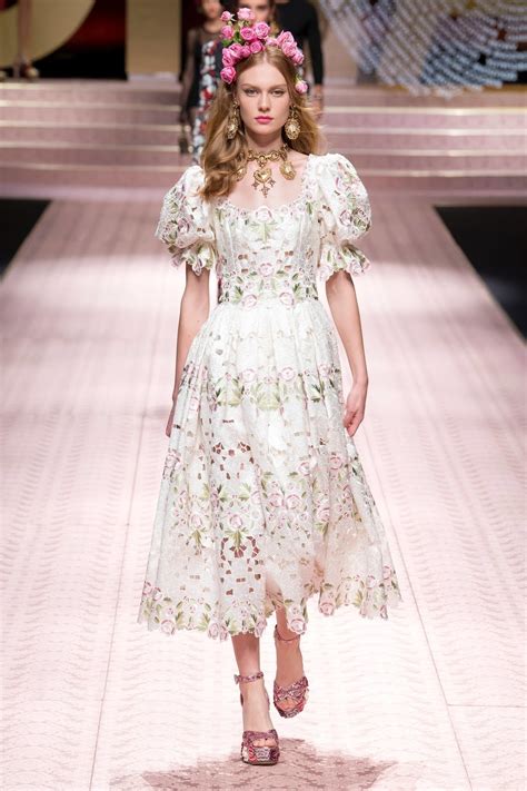 Amazing instagram images are about to appear. Spring 2019 Prêt-à-Porter // Dolce e Gabbana - barefoot ...
