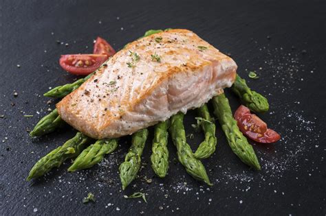 Wat serveer ik best bij groene asperges van vlees of vis