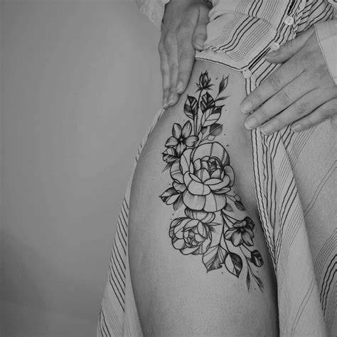 Pin By Camy Larregui On Ink Flower Thigh Tattoos Flower Hip Tattoos Floral Thigh Tattoos