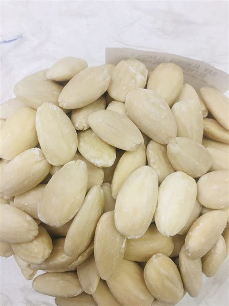 Raw Blanched Whole Almonds Zimmermans Nuts And Candies