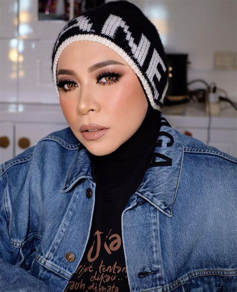 Lirik Lagu Tentang Dia – Melly Goeslaw Feat Evan Sanders