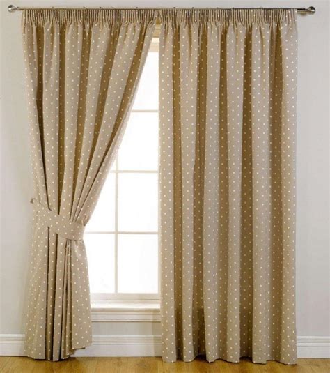 For a more traditional color option for your bedroom, we highly recommend considering caramel paint and decorations for your bedroom. Bedroom Curtains - Ideas in Different Colors | Founterior