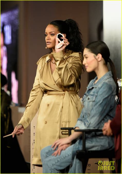 rihanna gives a makeup tutorial for fenty beauty fans in dubai photo 4156010 rihanna pictures