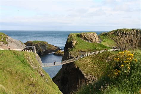 Θα εξακολουθήσουν να ισχύουν περιορισμοί στις αφίξεις από βρετανία, όταν η ιρλανδία υιοθετήσει το πράσινο. Natura Hellas: Βόρεια Ιρλανδία. Η γέφυρα Carrick-a-Rede