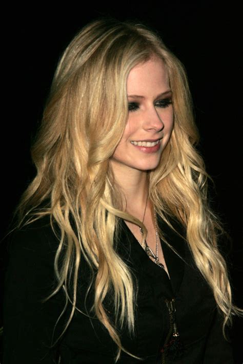 Avril Lavigne Wavy Golden Blonde Hairstyle Steal Her Style