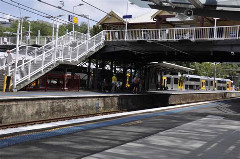 Gordon Railway Station Hornsby Bound Waratah Sits On Pla Flickr