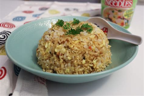 The premium signature noodles and the regular instant noodles that we are reviewing today. Cup Noodle Fried Rice: Easy and Tasty! ~ wanderingtanuki
